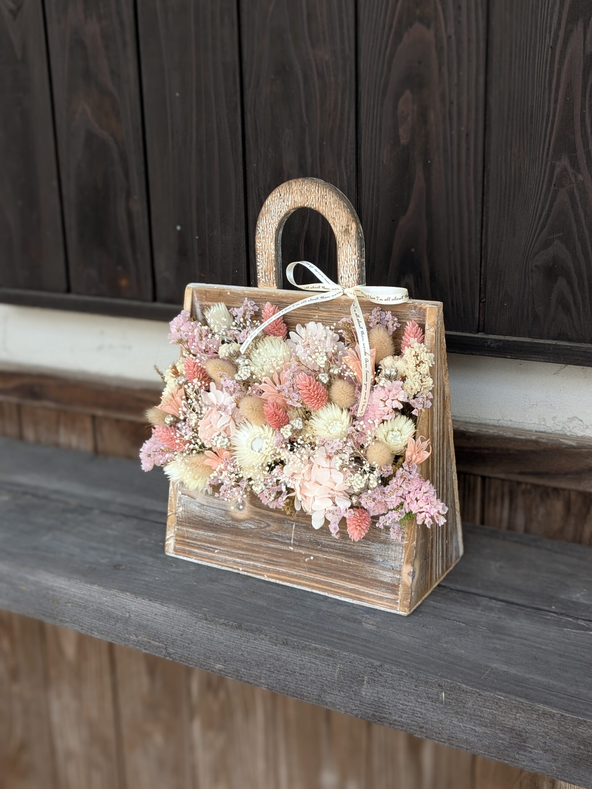 ドライフラワーアレンジ|木製バッグ|パステルピンク