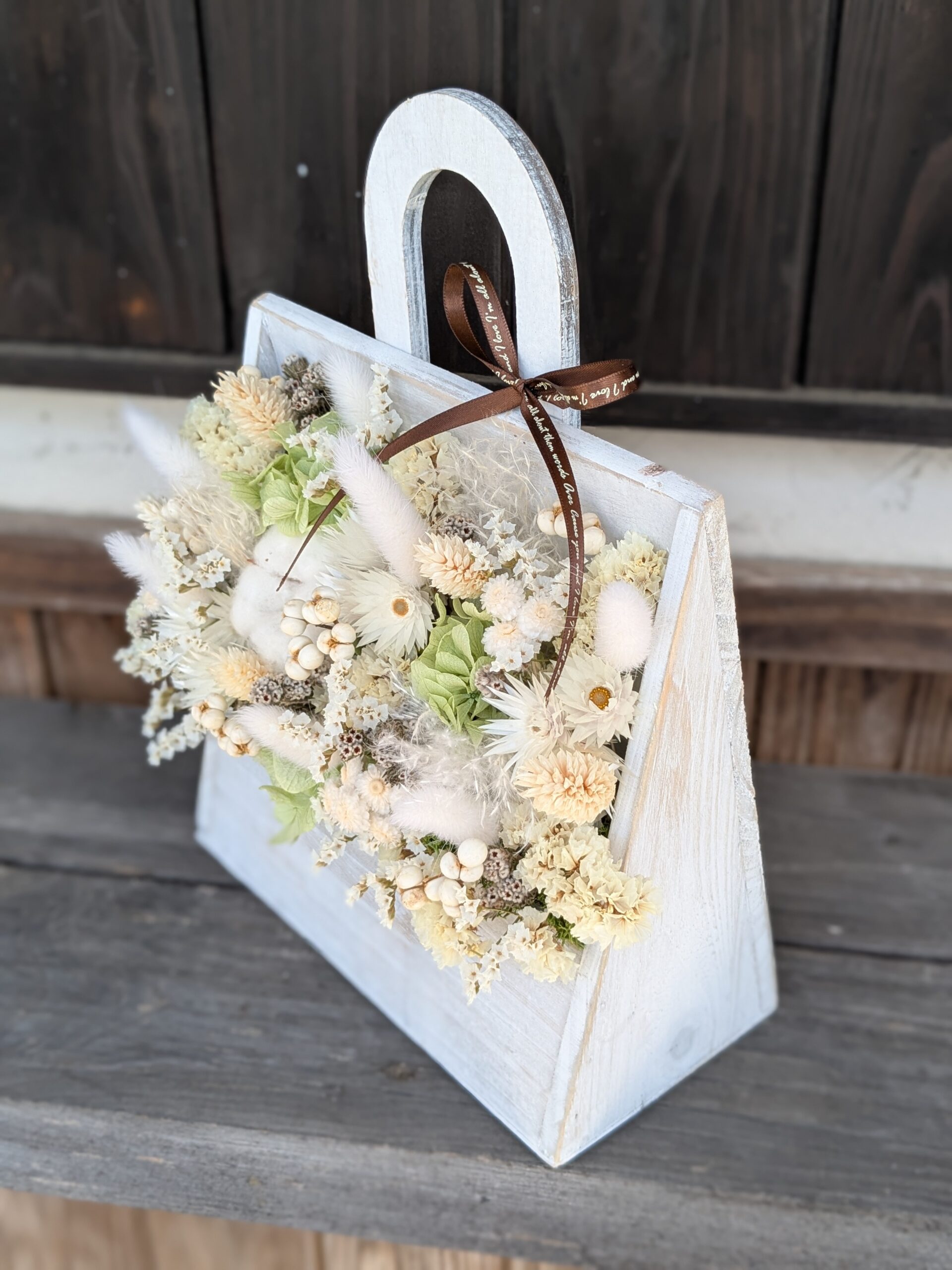 ドライフラワーアレンジ｜木製バッグ｜ホワイトベージュ - 画像 (3)
