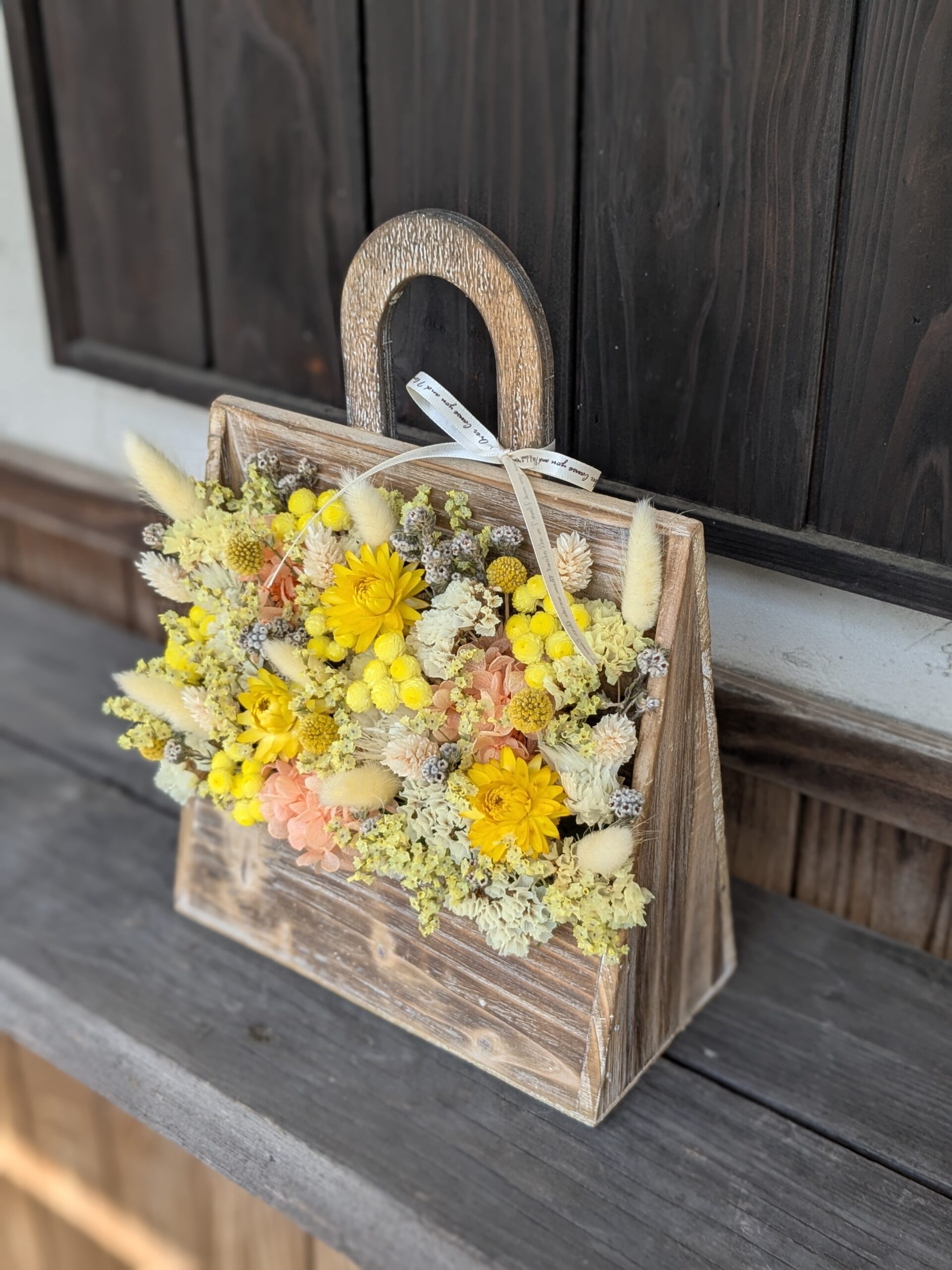 ドライフラワーアレンジ|木製バッグ|パステルイエロー
