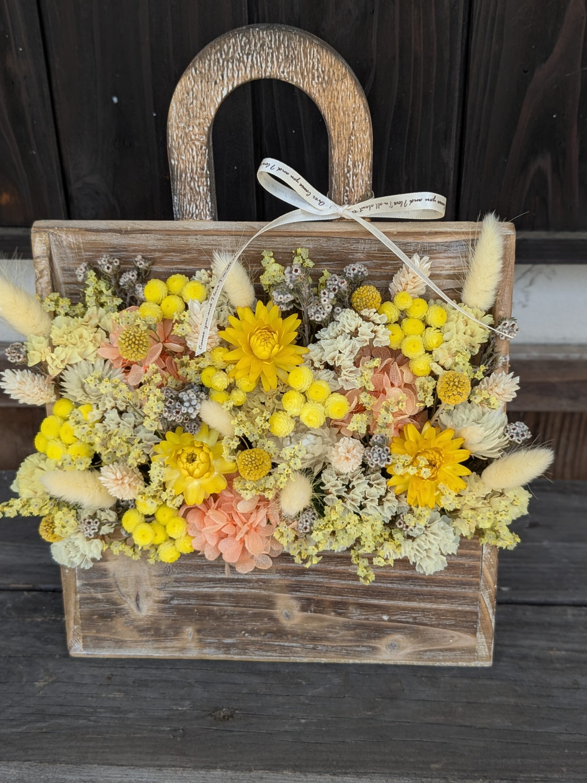ドライフラワーアレンジ|木製バッグ|パステルイエロー - 画像 (2)